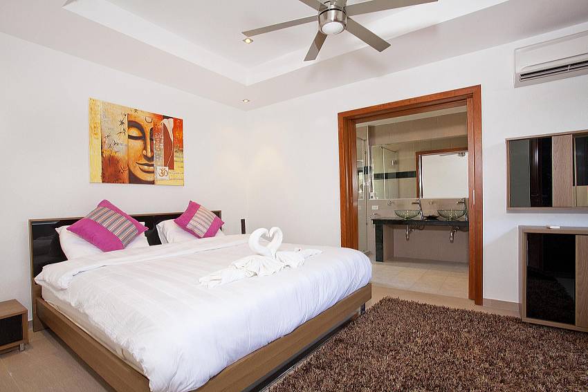Bedroom with en suite bathroom Of Siam Sunrise Villa (Third)