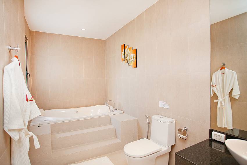 Bathroom with jacuzzi tub and toilet Of Diamond Villa No.407