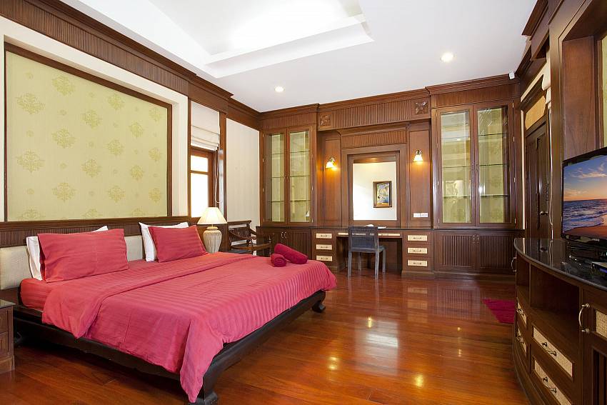 Bedroom built in Of Asian Villa Gorgeous (Four)
