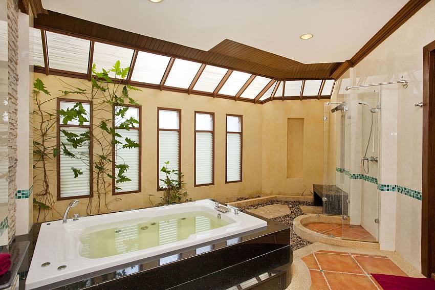 Jacuzzi Tub Of Asian Villa Gorgeous