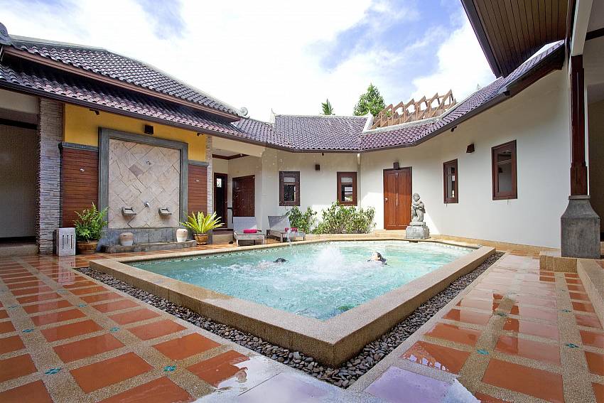 Stylish courtyard swimming pool in Asian Villa Pattaya