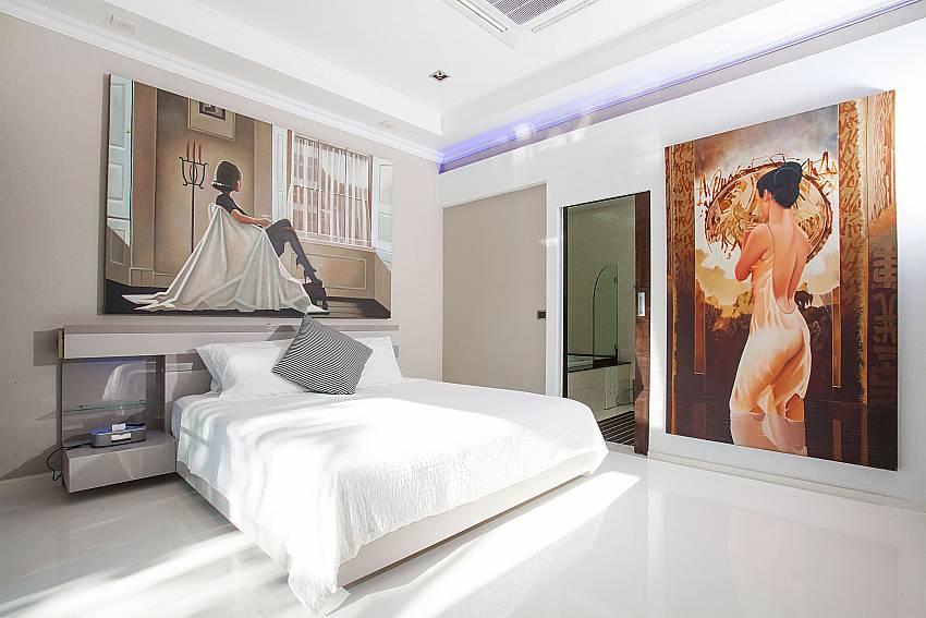 Stylish double bedroom at Pratumnak Regal Villa in Pattaya