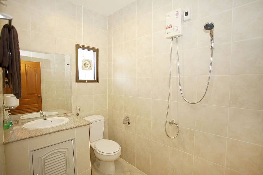 Shower with toilet Of Khao Talo Villa