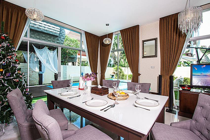 Dinning table see views with TV Of Jomtien Waree 6