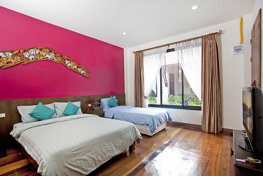 Double bedroom views with TV Of Jomtien Lotus Villa (Five)