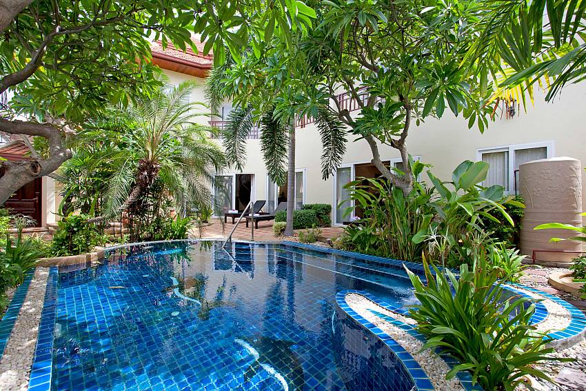 Swimming pool with naturally refreshing Of Villa Pratumnak Elite