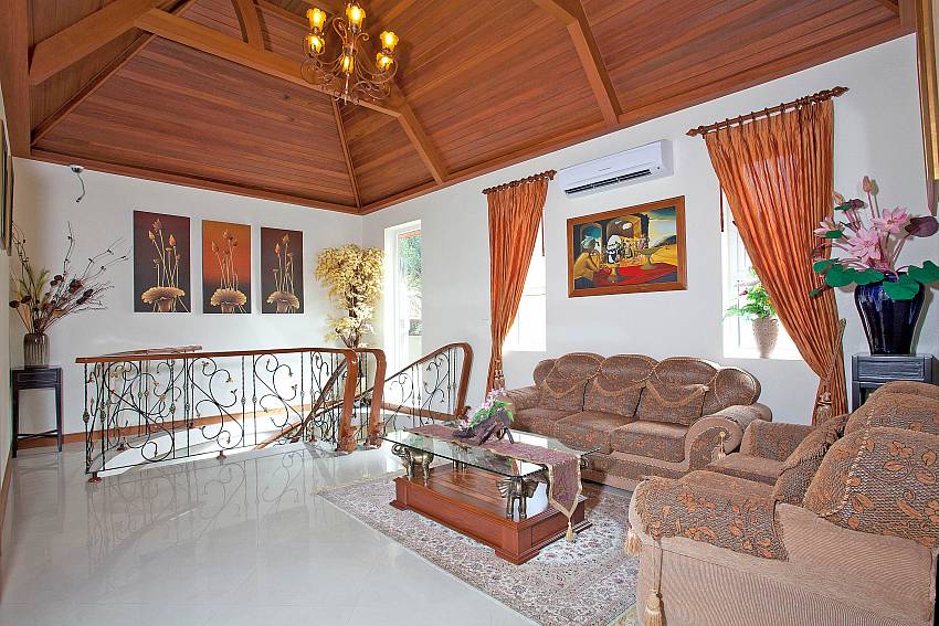 Living room near the ladder Of Villa Pratumnak Elite