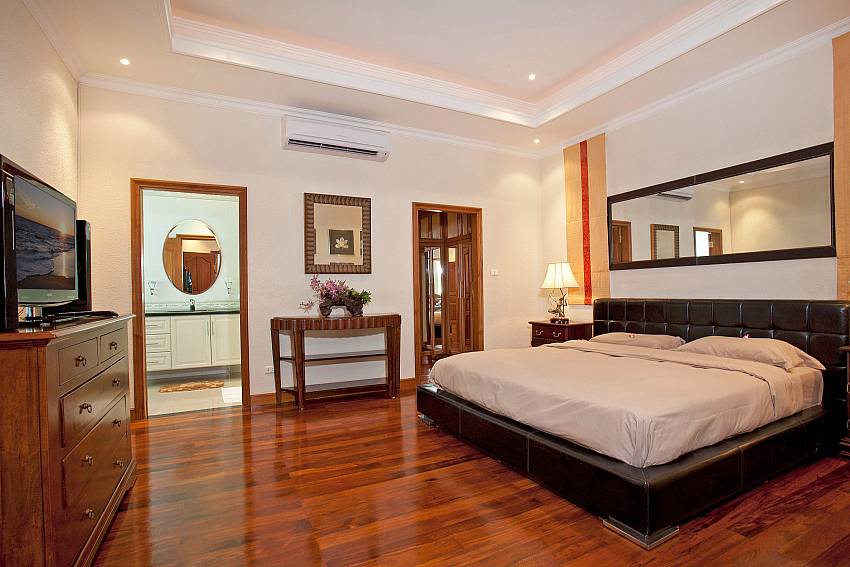 Bedroom with en suite bathroom Of Villa Pratumnak Elite (Second)