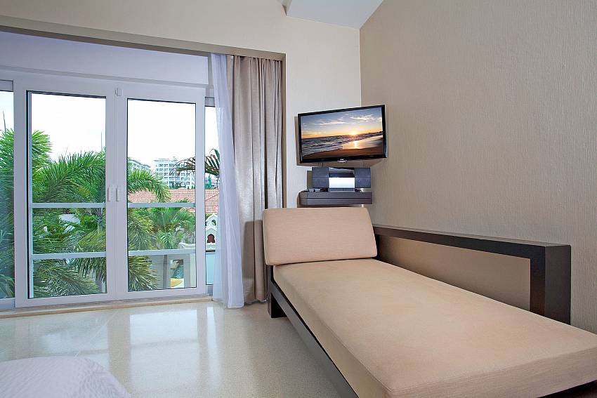 Bed see views with TV Of Classic Pratumnak Villa