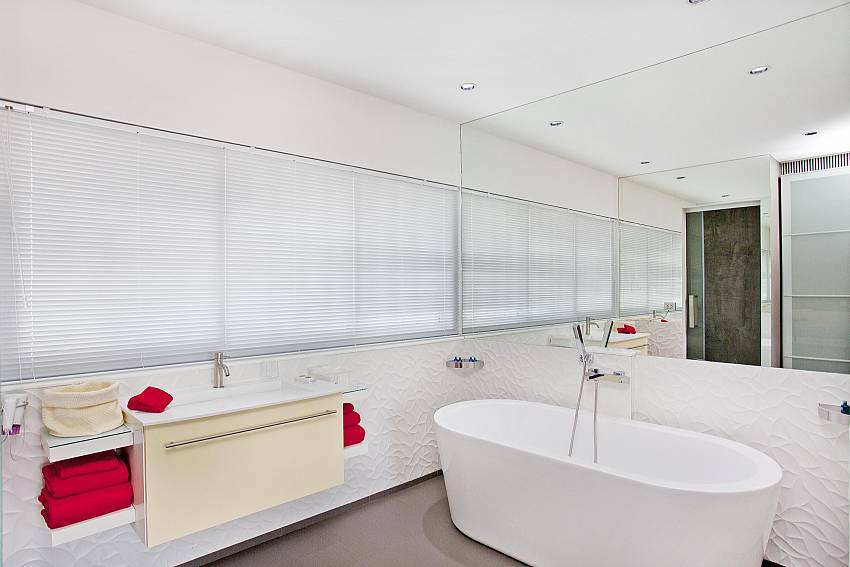 Modern equipped bathroom with tub at Majestic Design Villa Pattaya