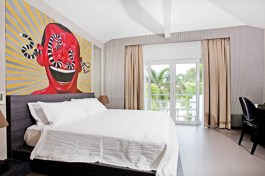 Bedroom with king-size bed at Majestic Design Villa Pattaya