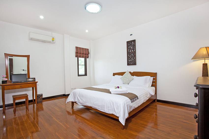 Bedroom with vanity Of Lanna Karuehaad Villa (Five)