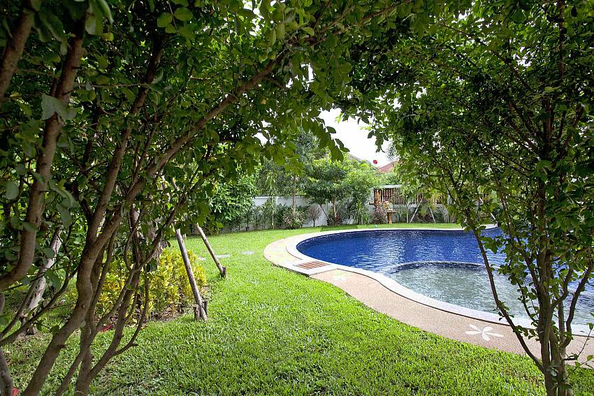 The garden around the pool Of Lanna Karuehaad Villa