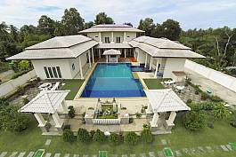 Spacious 7Br Villa with Large Pool and Garden in Huay Yai Pattaya 