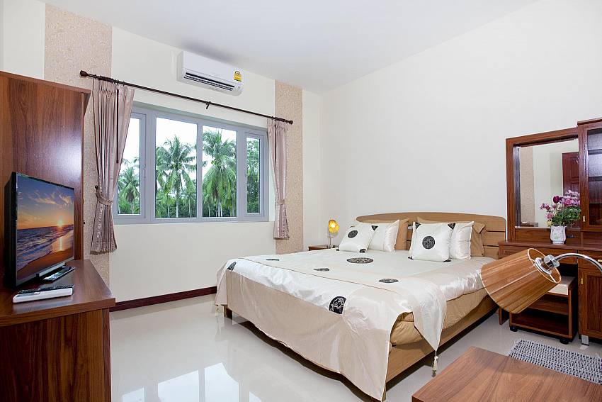 Bedroom views with wardrobe and vanity Of Huay Yai Manor (Five)