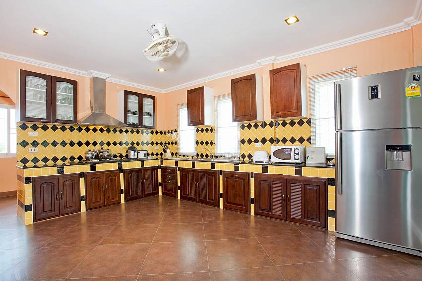 Kitchen room with refrigerator Of Villa Patiharn