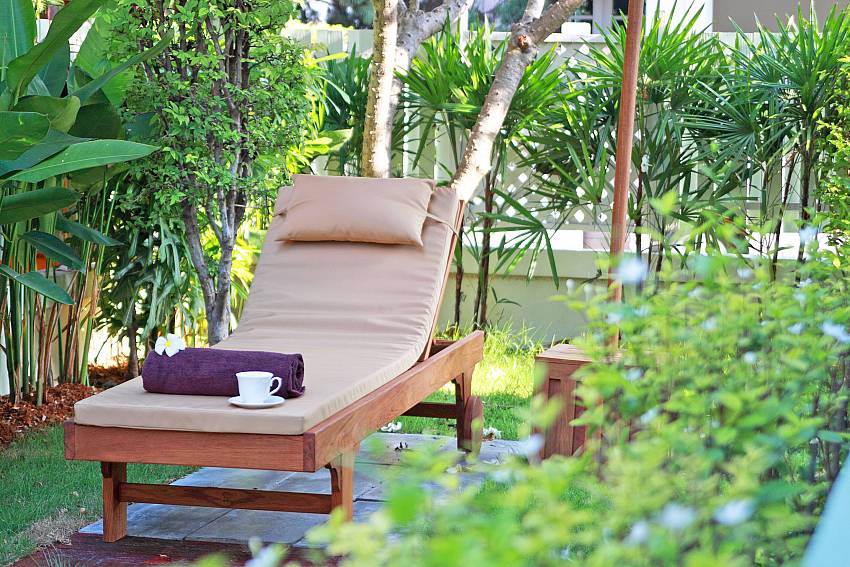 Sun bed by the garden Of Jomtien Ascension B