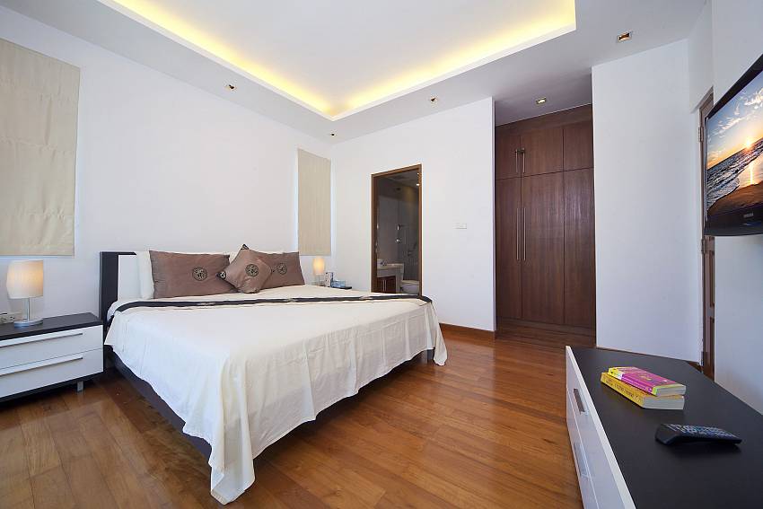 Bedroom with TV Of Villa Romeo (Third)