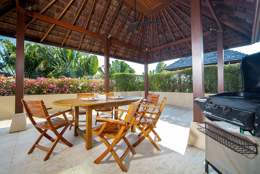 Dinning table with barbecue grill outside Of Diamond Villa 3B No.201