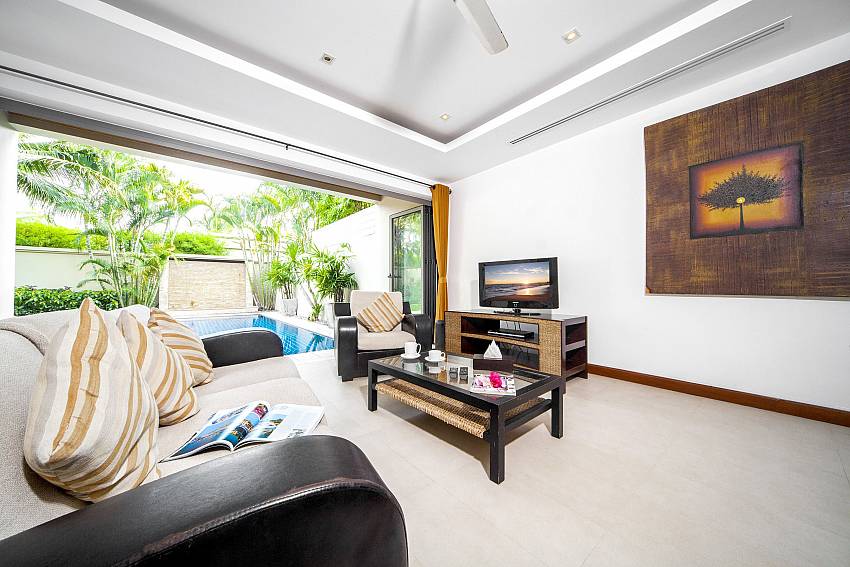 Living room with TV Of Diamond Villa No.209