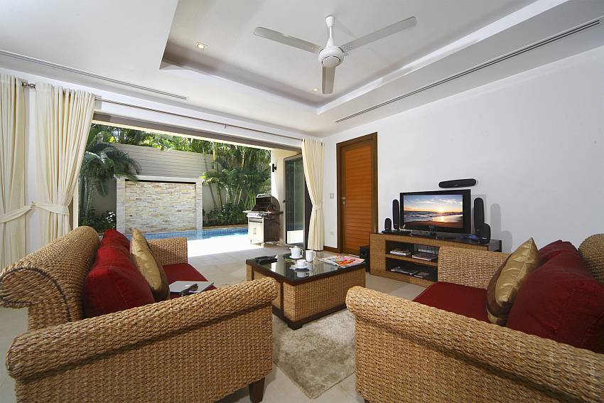 Living room with TV Of Diamond Villa No.211