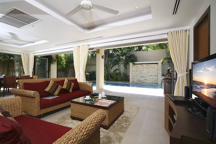 Living room open air near the pool Of Diamond Villa No.211