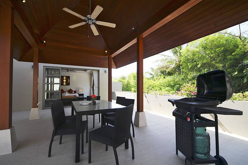 Barbecue grill with dinning table outside Of Diamond Villa No.231