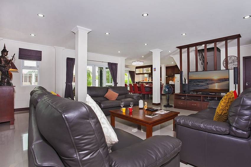 Living room with TV Of Baan Calypso