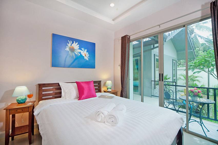 Bedroom can walk to the balcony Of Villa Naiyang (Five)