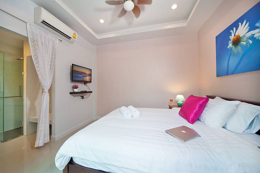 Bedroom with TV Of Villa Naiyang (Five)