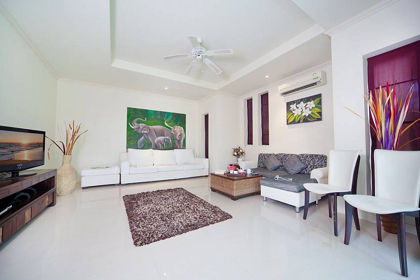 Living room with TV Of Karon Hill Villa 16
