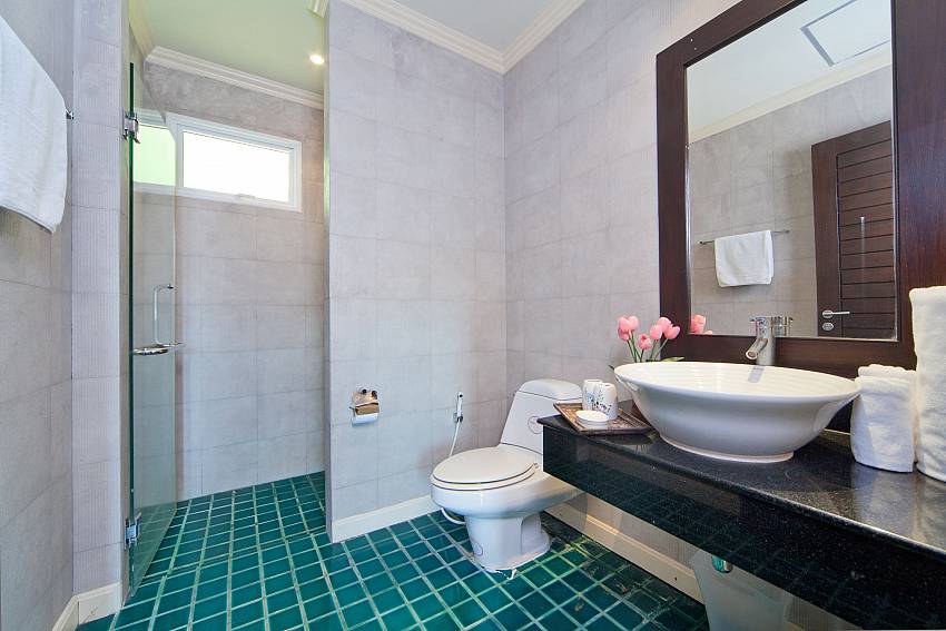 Toilet with basin wash and shower Of Karon Hill Villa 16