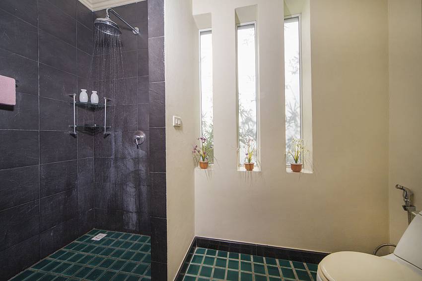 Shower with toilet Of Karon Hill Villa 4