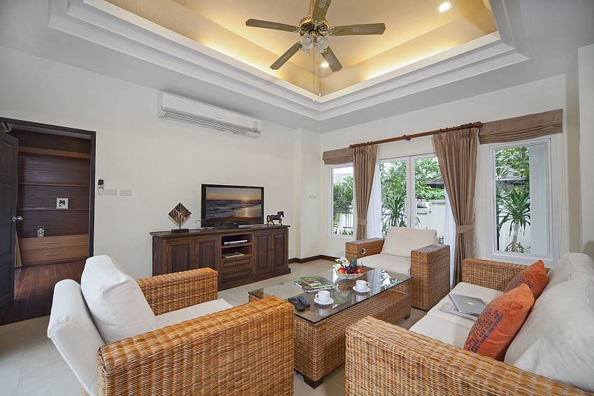 Living room with TV Of Villa Wanlay 2