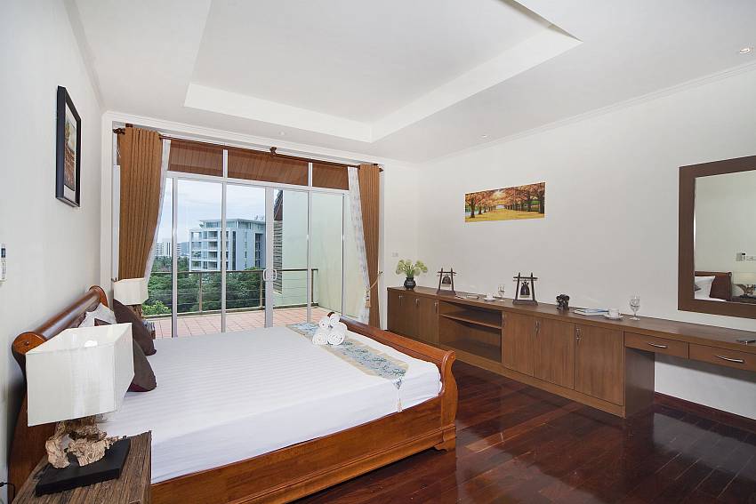 Bedroom with vanity Of Karon Hill Villa 20 (Second)
