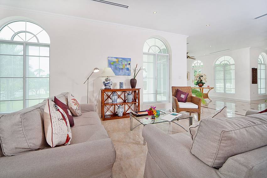 Living room Of Hua Hin Manor Palm Hills