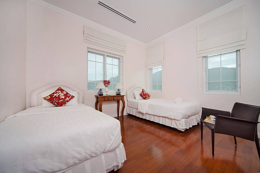 Double bedroom with the chairs Of Hua Hin Manor Palm Hills (Five)