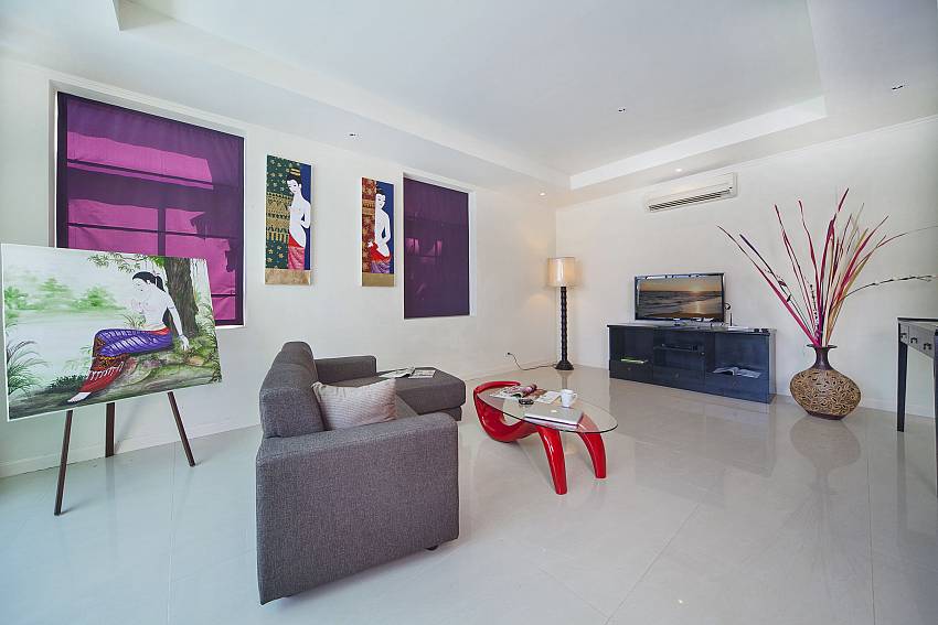 Living room with TV Of Karon Hill Villa 19
