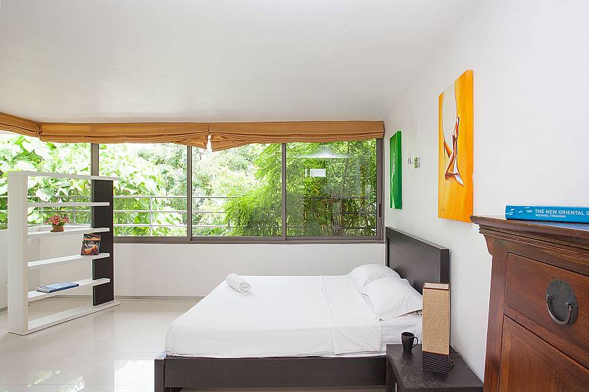 3. bedroom with king-size bed at Seductive Sunset Villa Patong A6 Phuket