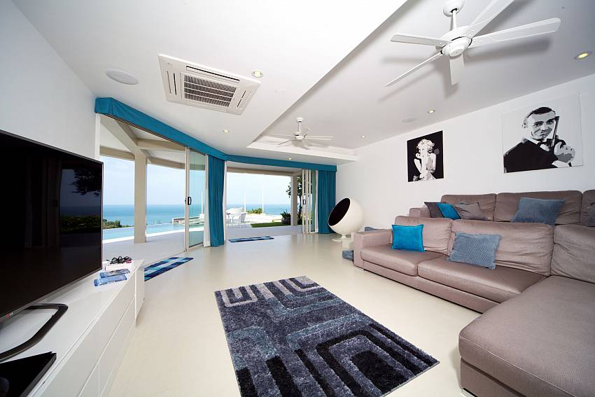 Living room with TV see views Of Summitra Villa No.3