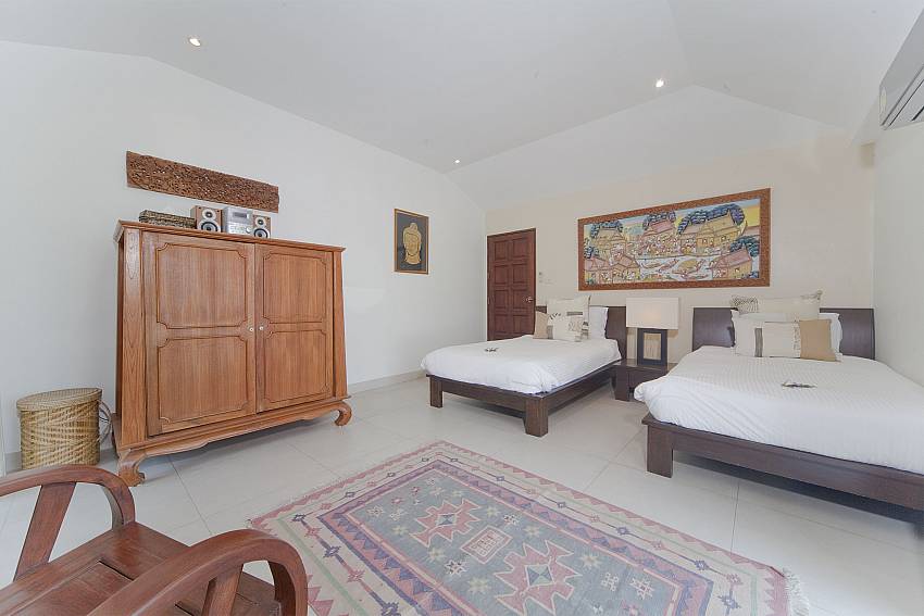 Double bedroom with wardrobe Of Bangrak Beachfront Villa (seven)