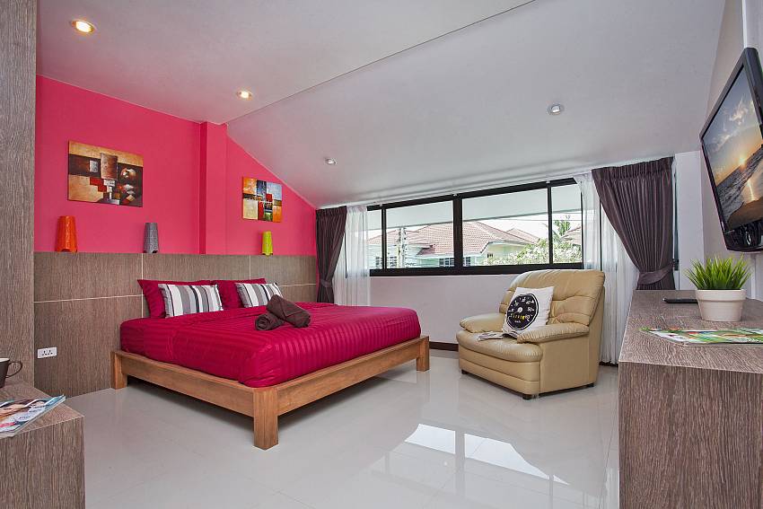 Bedroom views with sofa and TV Of Debonair Grande (Third)