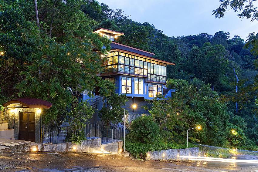 Evening at home Of Krabi Sunset Hill Villa
