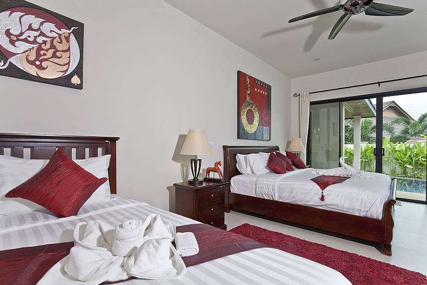 Guest bedroom with 2 single beds at Tub Tim Villa in Phuket