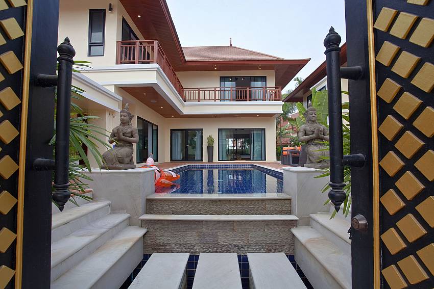 Entrance to 3 bedroom Villa Oranuch in Pattaya
