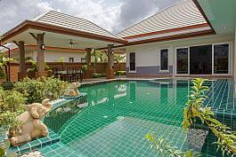 Luxury 3Br Pool Villa in Near Ban Amphur Beach in Bangsaray Pattaya