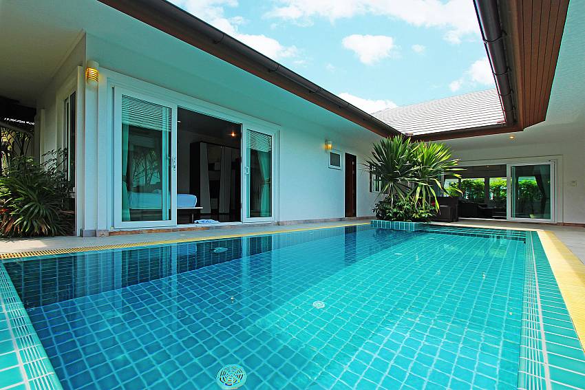 Big private pool at Rossawan Pool Villa in Pattaya