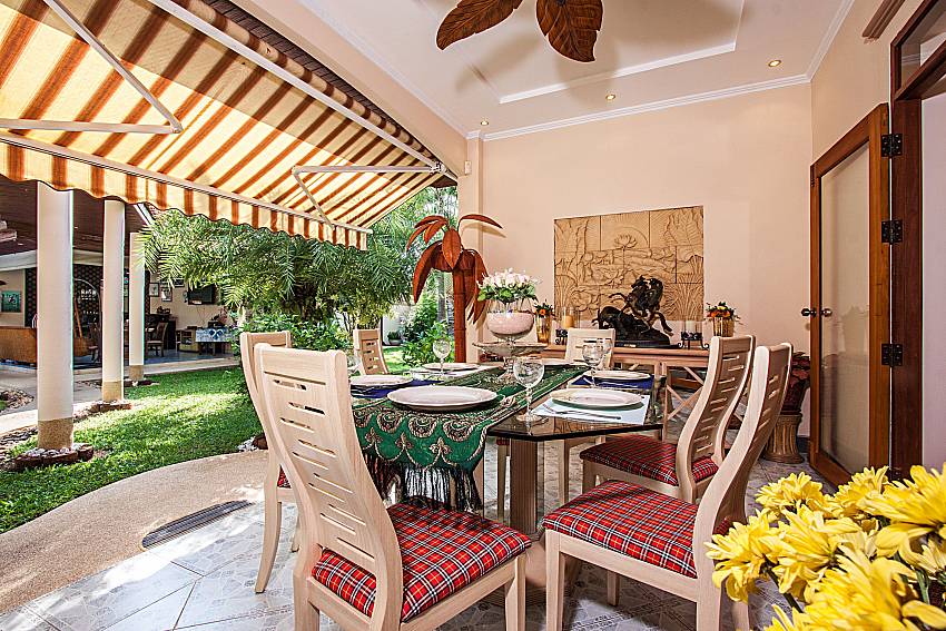 Dinning table Of Relaxing Palms Pool Villa