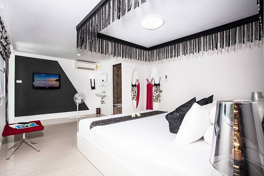 Bedroom with TV of Pratumnak Point Villa