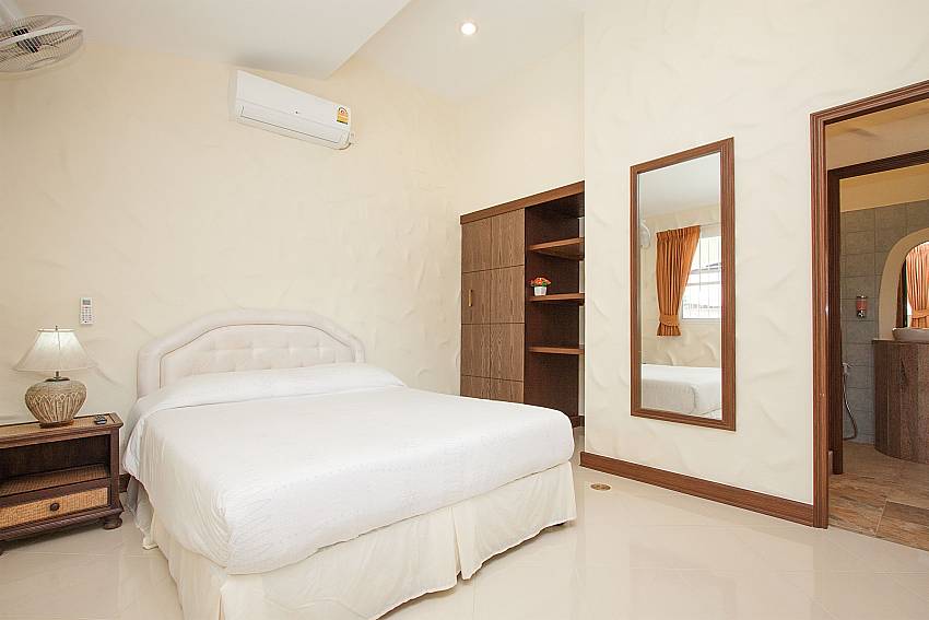 Bedroom Nai Mueang Far Villa in South Pattaya